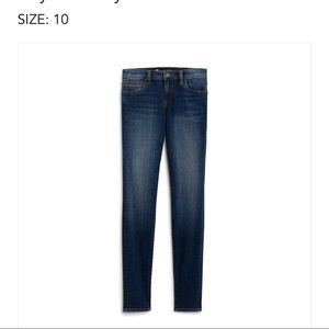 Medium/dark was skinny jeans. Mid waist.